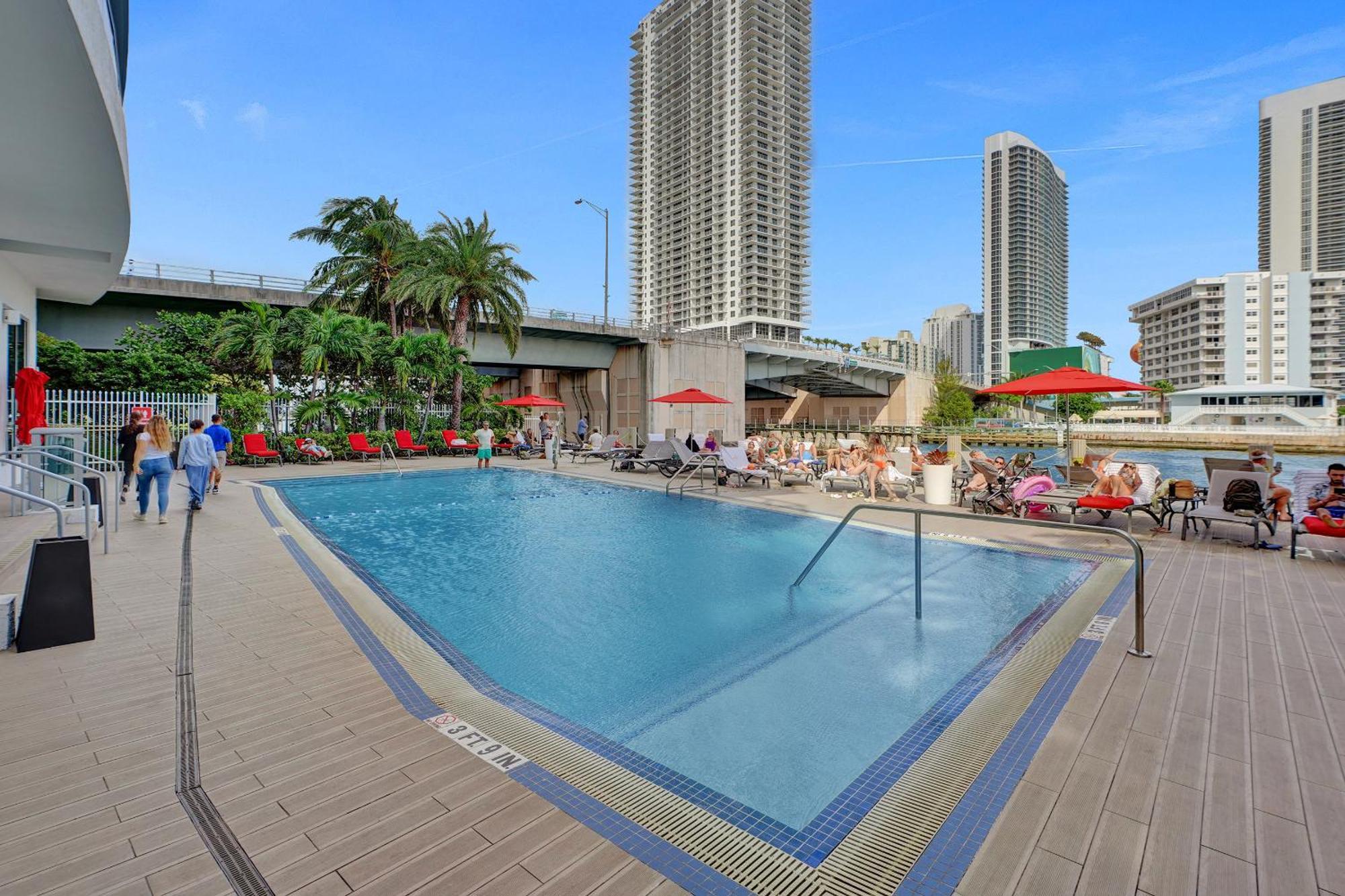 Beachwalk Resort Hallandale Beach Ngoại thất bức ảnh